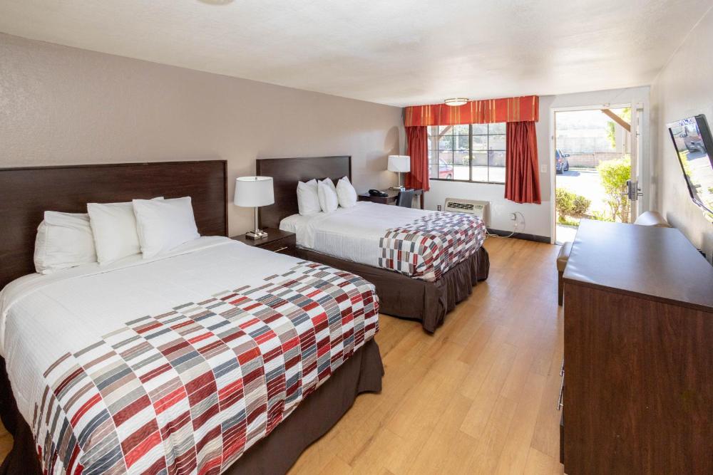 Deluxe Room with Two Queen Beds Disability Access Smoke Free  interior